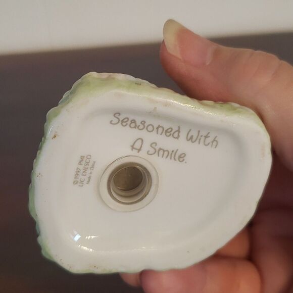 Vtg Enesco Precious Moments "Seasoned With a Smile" Salt & Pepper Shakers 1997 - Picture 9 of 9